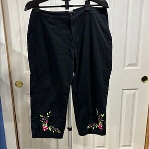 Briggs New York Black Cropped Pants with Floral Embroidery